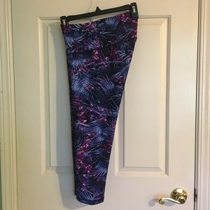Old Navy High-Rise Compression Crop (Petite M)